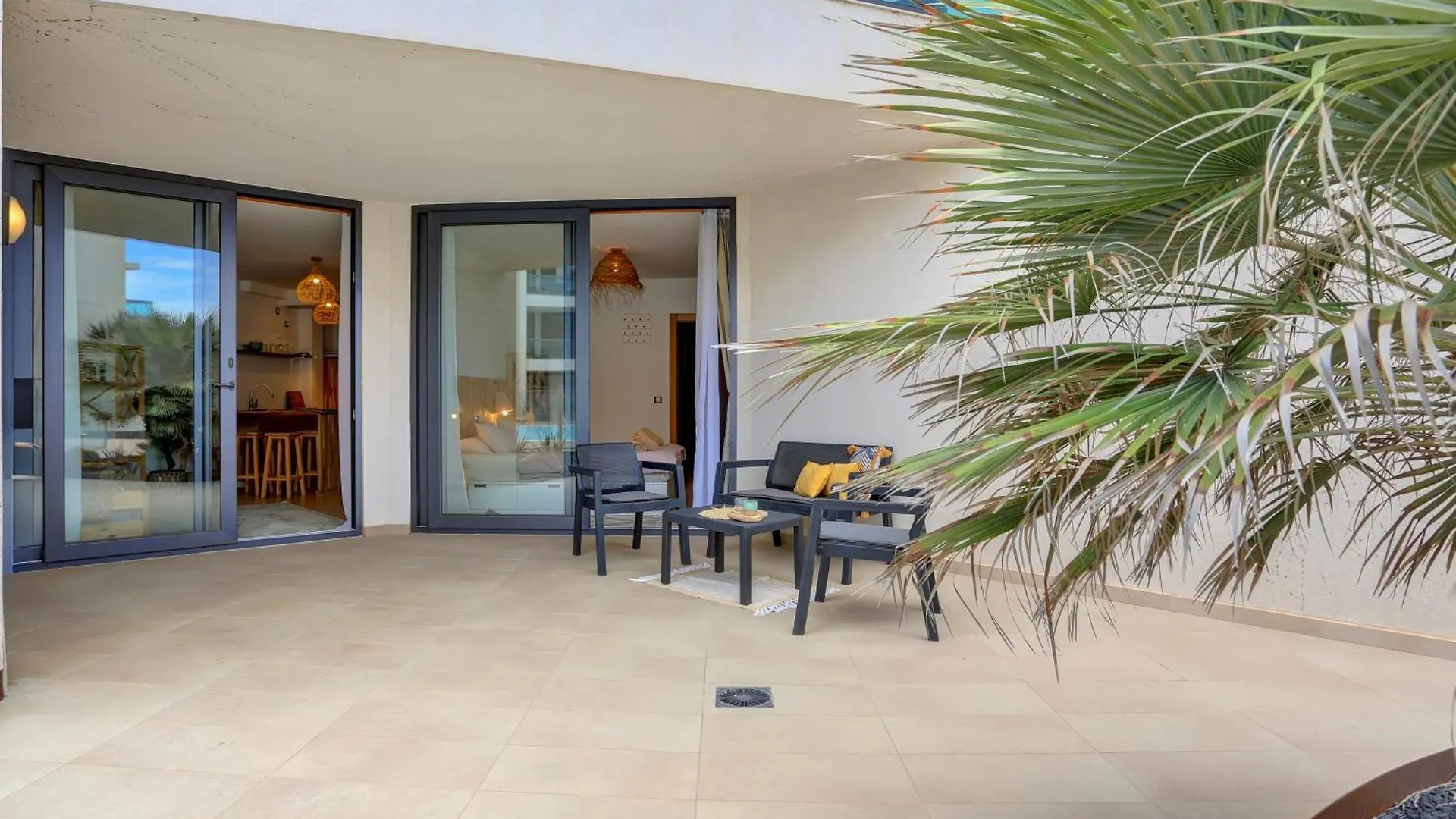 Casa Del Mar Beachfront Apartments With Pool & Ocean Views Cotillo
